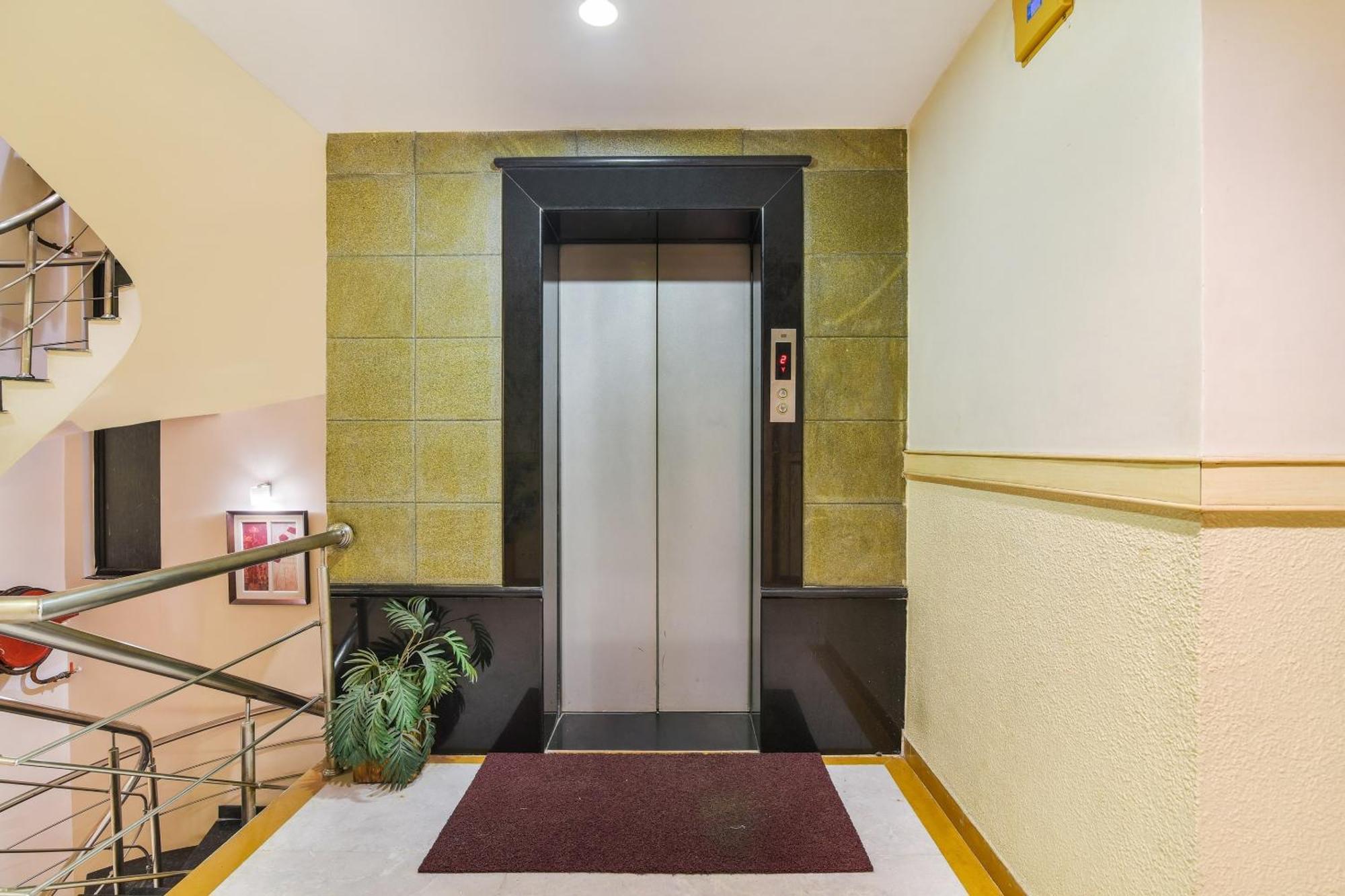 Super Capital O Grand Plaza Hotel Coimbatore Exterior foto