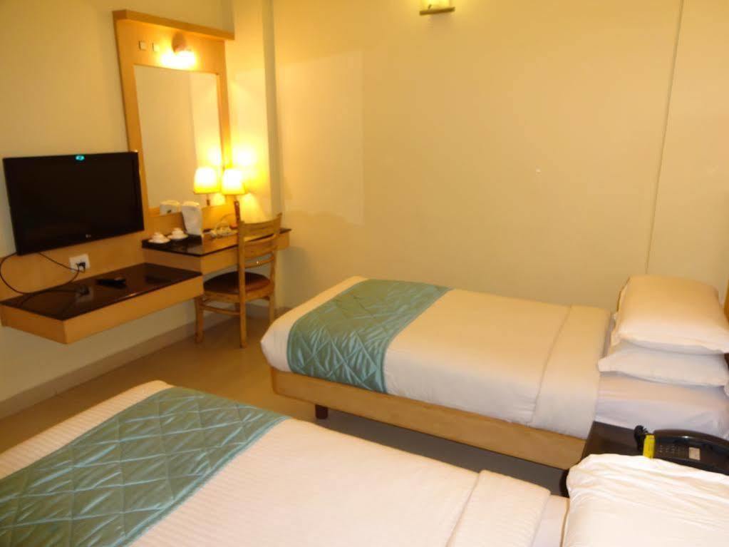 Super Capital O Grand Plaza Hotel Coimbatore Exterior foto