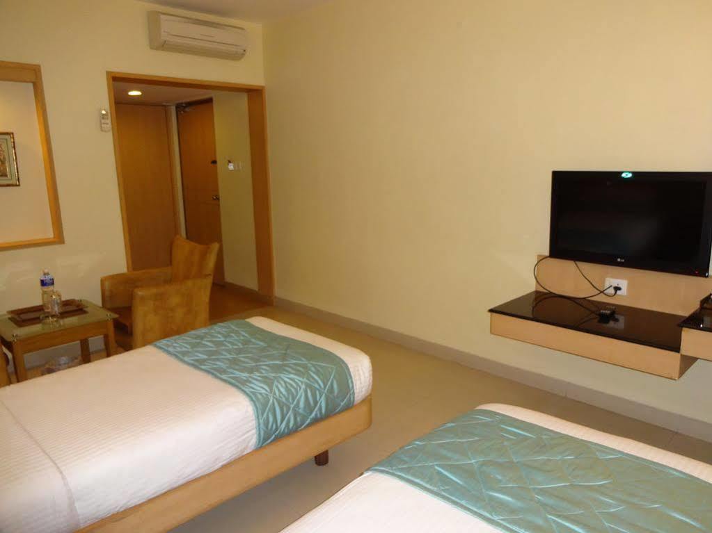 Super Capital O Grand Plaza Hotel Coimbatore Exterior foto