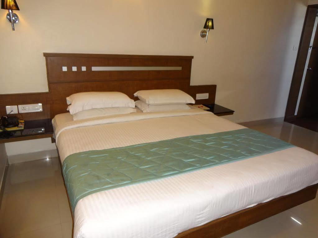 Super Capital O Grand Plaza Hotel Coimbatore Exterior foto
