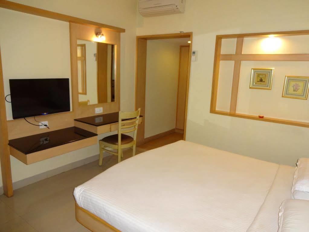 Super Capital O Grand Plaza Hotel Coimbatore Exterior foto