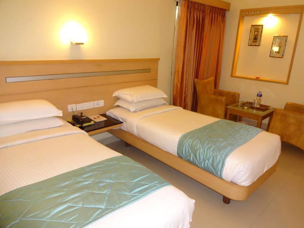 Super Capital O Grand Plaza Hotel Coimbatore Exterior foto