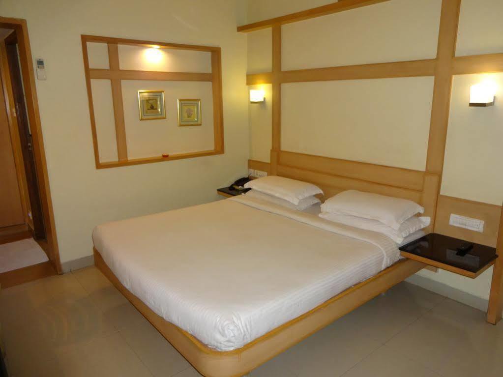 Super Capital O Grand Plaza Hotel Coimbatore Exterior foto
